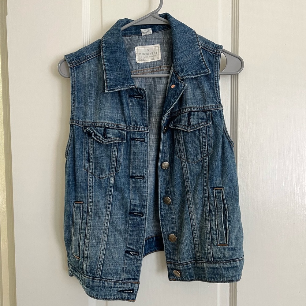 J. Crew sleeveless denim vest szS